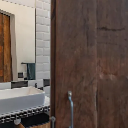 Loft Calme à La Maison Carrée - Nuit à *